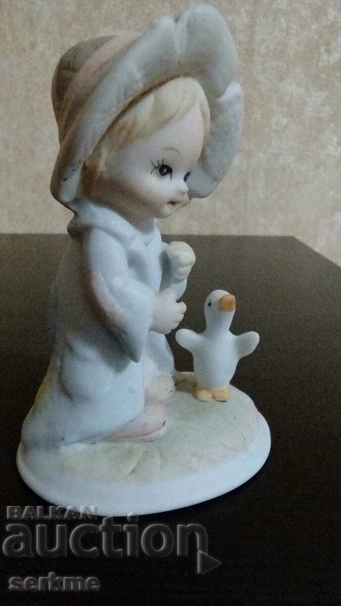 Delivery of Porcelain figure Delivery of Porcelain figure