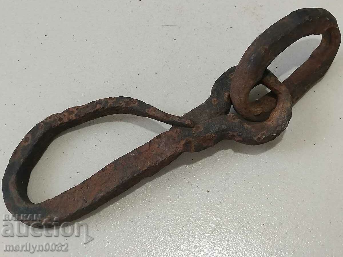 Auction Renaissance wrought iron rings Auction Renaissance wrought iron rings