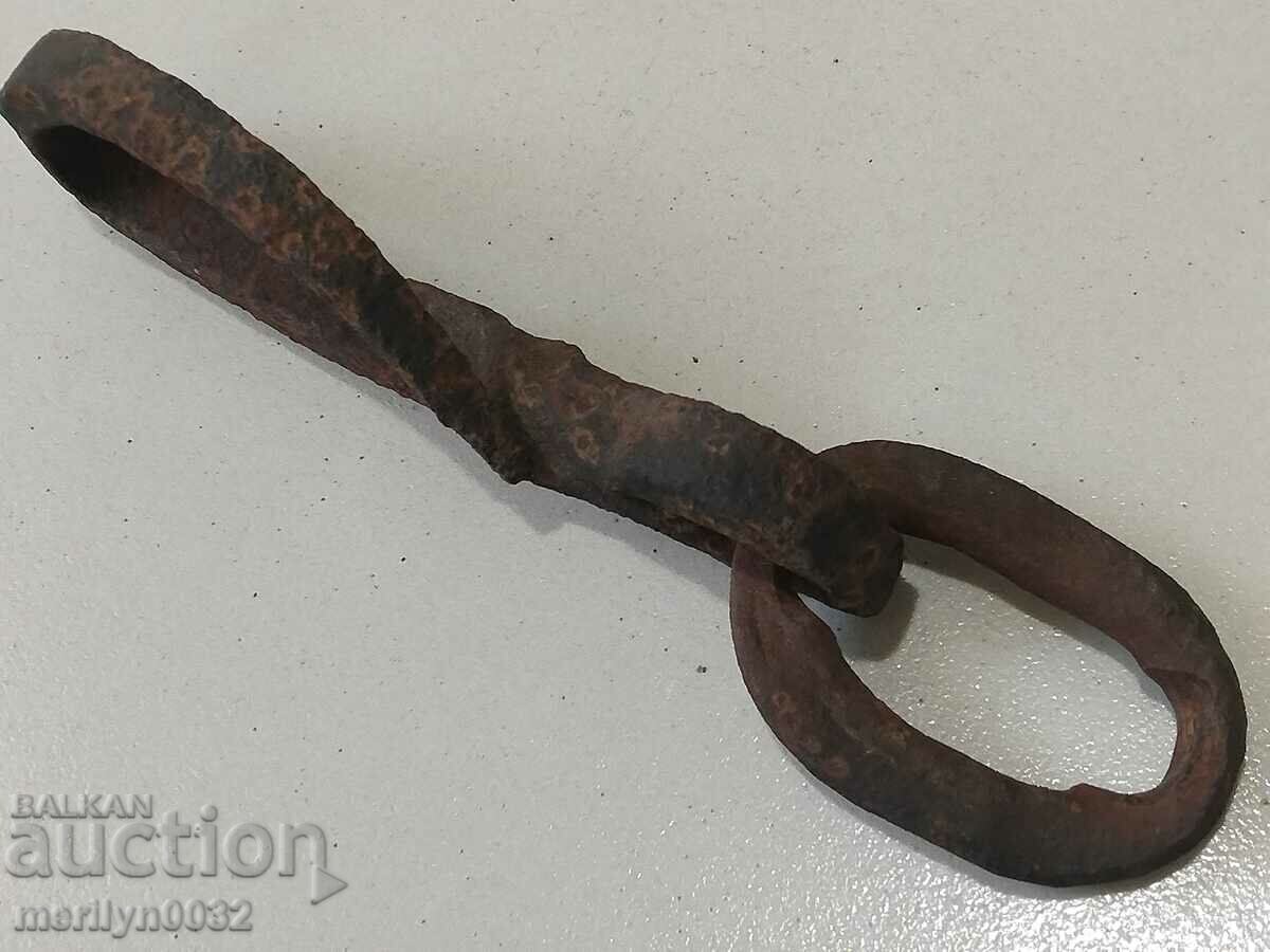 Delivery of Renaissance wrought iron rings Delivery of Renaissance wrought iron rings