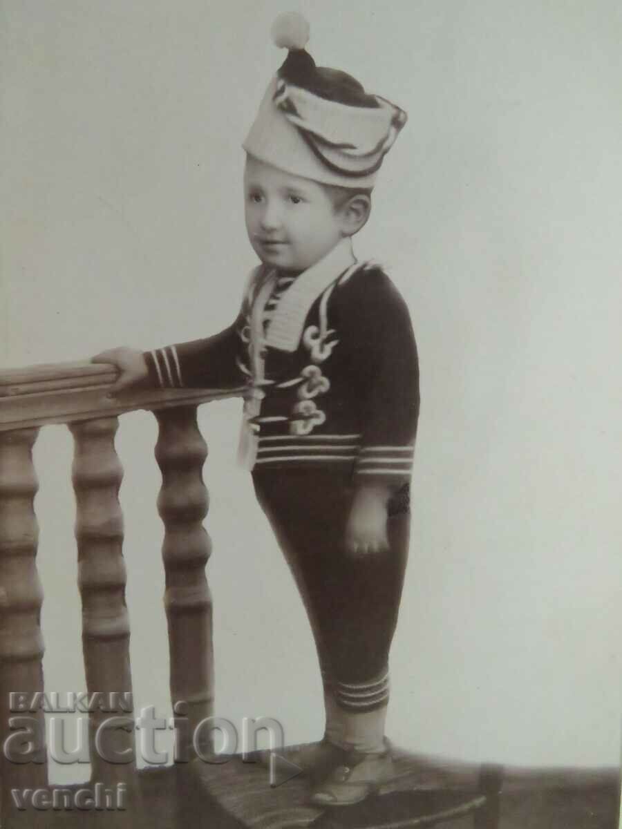 СТАРА ФОТОГРАФИЯ - КАРТОН с цена 24.99 лв. | € 12.78