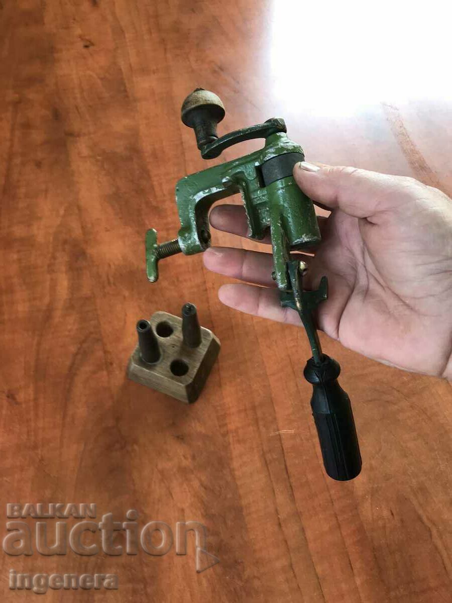 Παράδοση ΠΡΩΤΟΤΥΠΗ ΜΗΧΑΝΗ ΓΕΜΙΣΗΣ ΚΥΝΗΓΙΟΥ Παράδοση ΠΡΩΤΟΤΥΠΗ ΜΗΧΑΝΗ ΓΕΜΙΣΗΣ ΚΥΝΗΓΙΟΥ