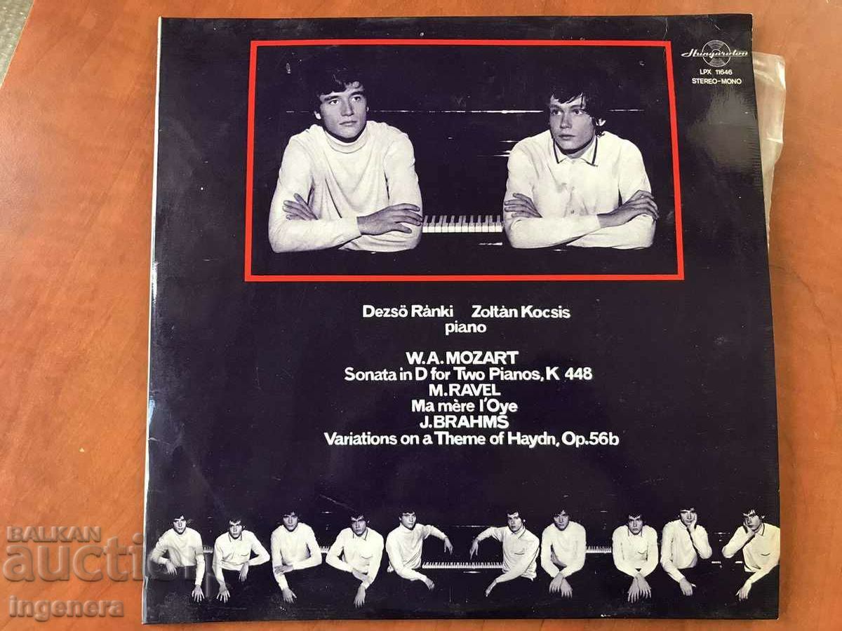 Delivery of RECORD GRAMOPHONE CLASSICAL MUSIC - MOZART, RAVEL, Brahms Delivery of RECORD GRAMOPHONE CLASSICAL MUSIC - MOZART, RAVEL, Brahms