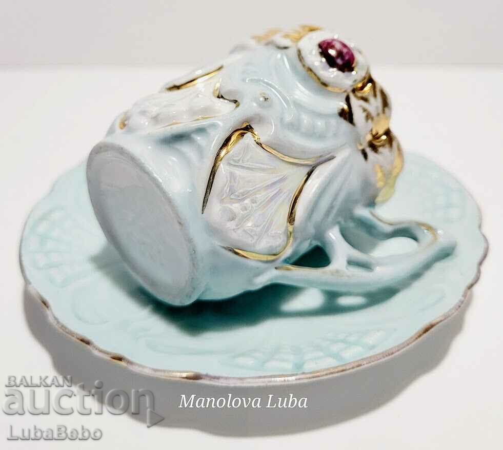 O ceașcă și o farfurie din porțelan rară și frumoasă. cu preț 250.00 BGN | € 127.82 O ceașcă și o farfurie din porțelan rară și frumoasă. cu preț 250.00 BGN | € 127.82