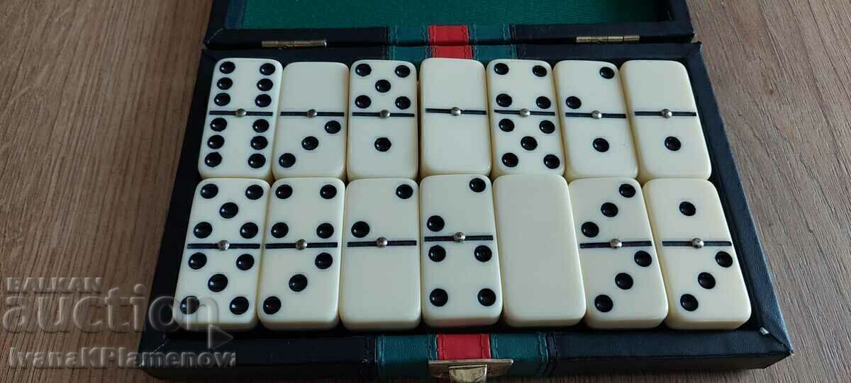 Domino pentru cunoscători cu preț € 18.00 | 35.21 BGN