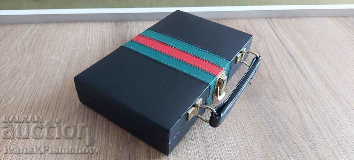 Δημοπρασία Ντόμινο για γνώστες