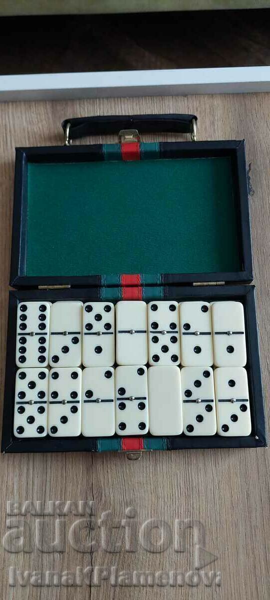 Dominoes for connoisseurs Dominoes for connoisseurs