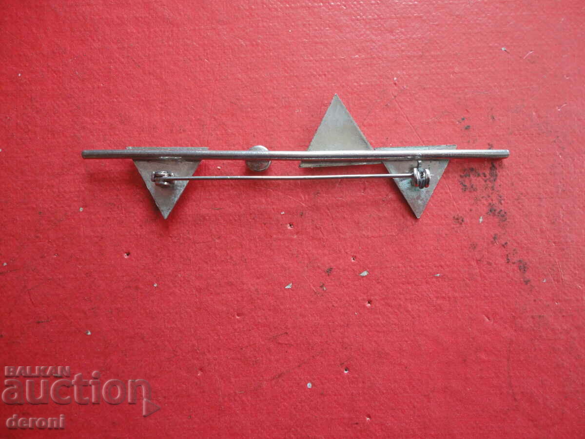 Auction Gilt brooch 52 Auction Gilt brooch 52