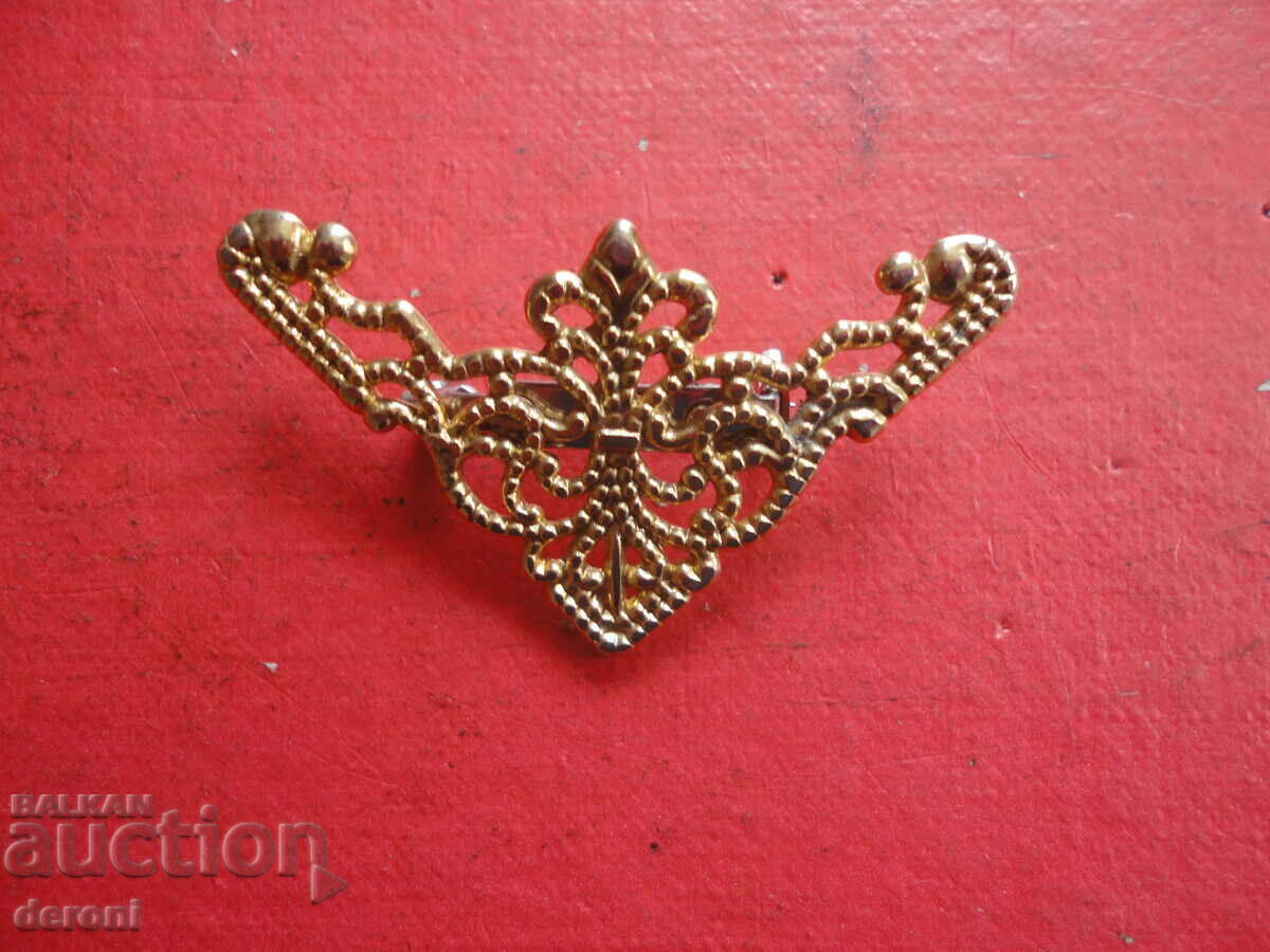 Gilt brooch 54 - 5 Gilt brooch 54 - 5