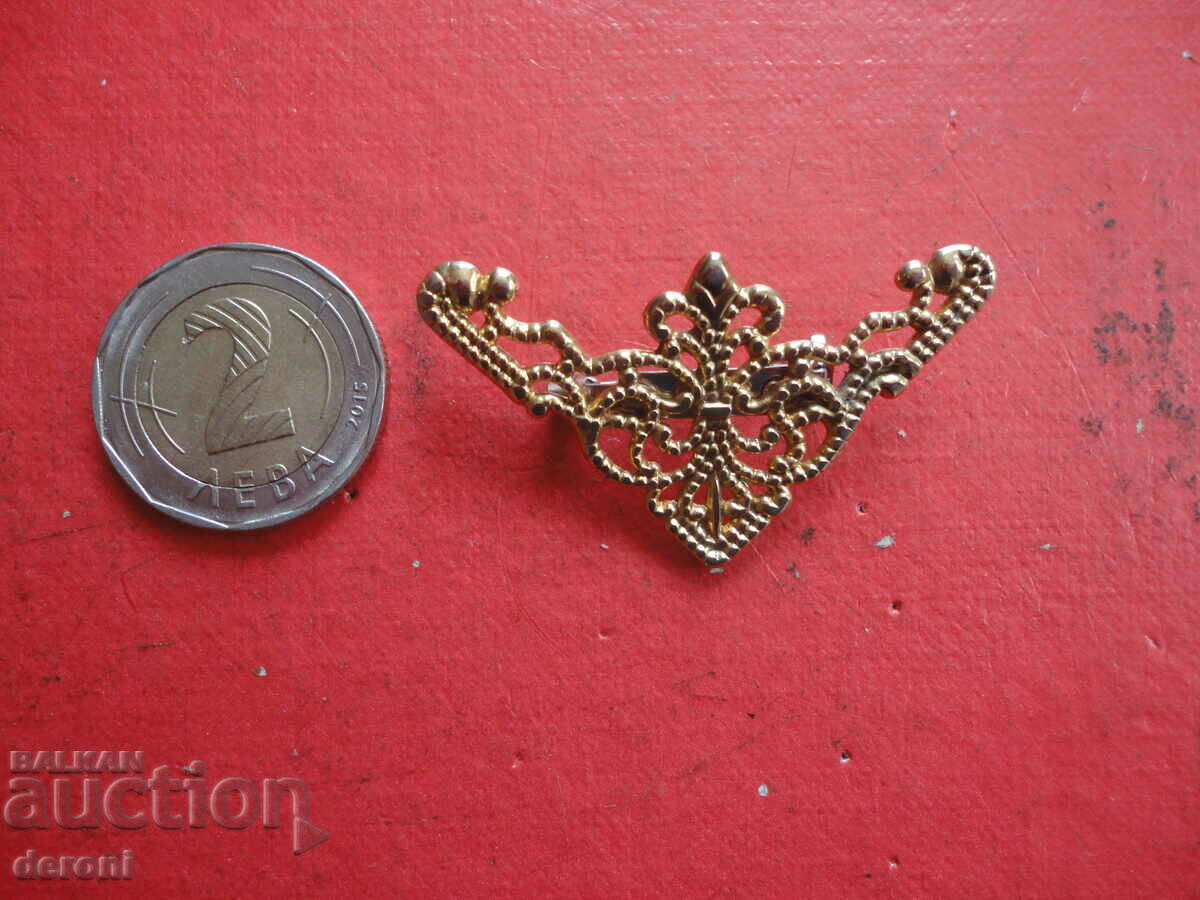 Gilt brooch 54