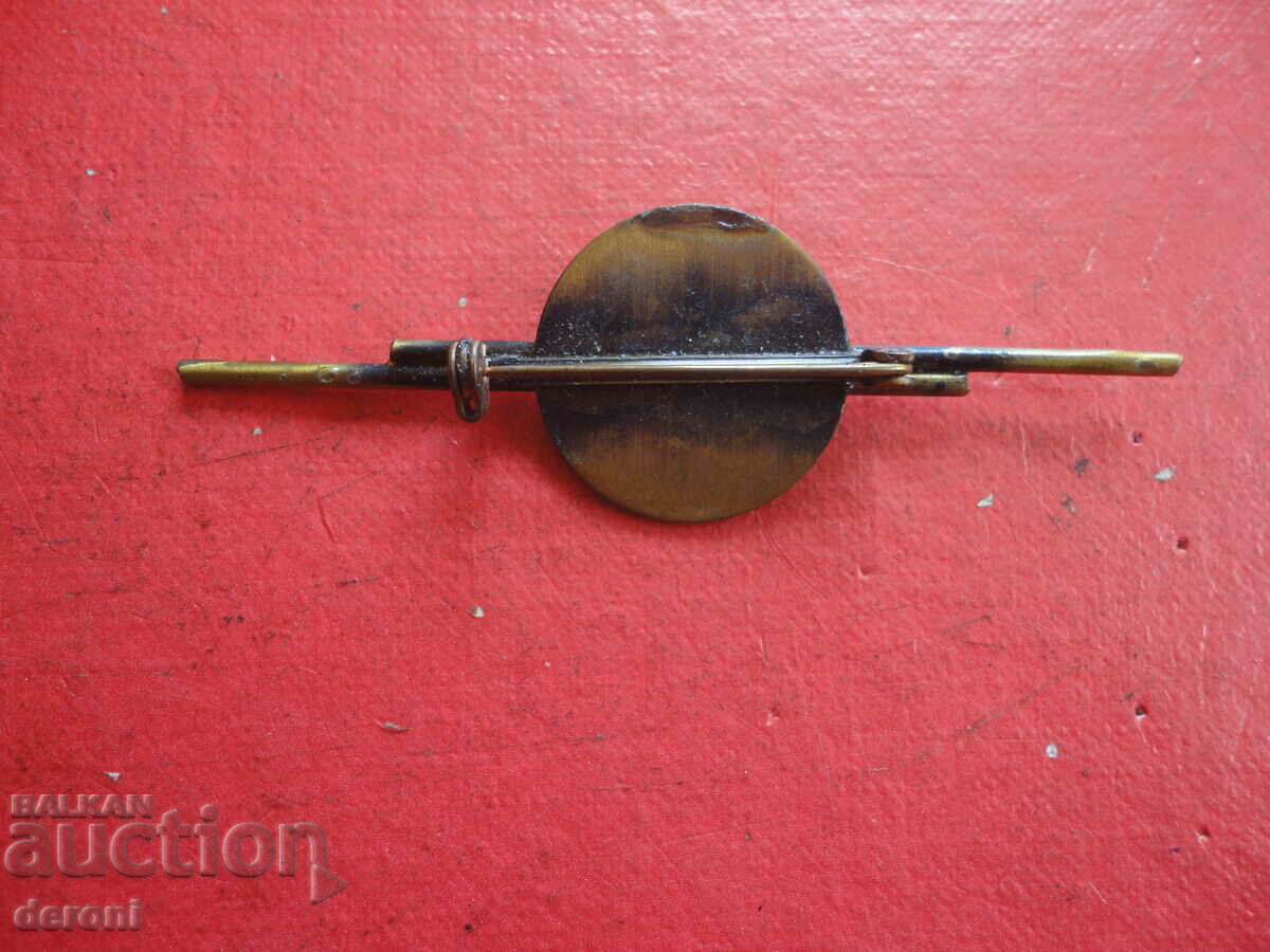 Auction Gold-plated opal 60 brooch Auction Gold-plated opal 60 brooch