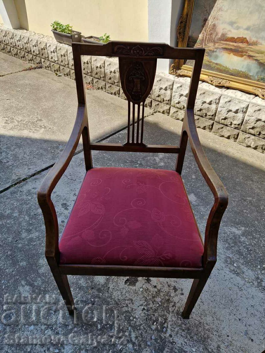 Livrarea O pereche minunată de fotolii Biedermeier Livrarea O pereche minunată de fotolii Biedermeier