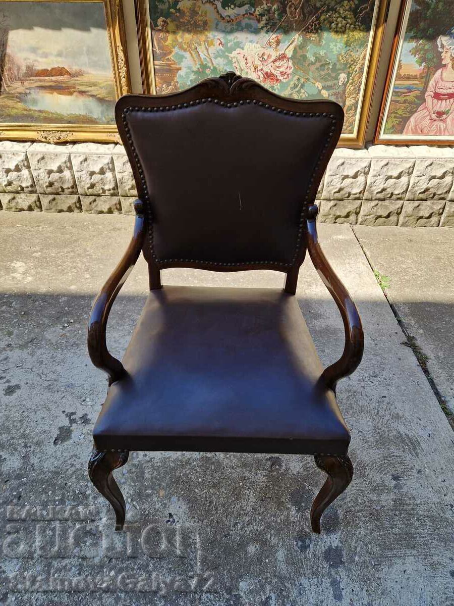 Un minunat scaun baroc antic Louis 15 cu preț 398.00 BGN | € 203.49 Un minunat scaun baroc antic Louis 15 cu preț 398.00 BGN | € 203.49