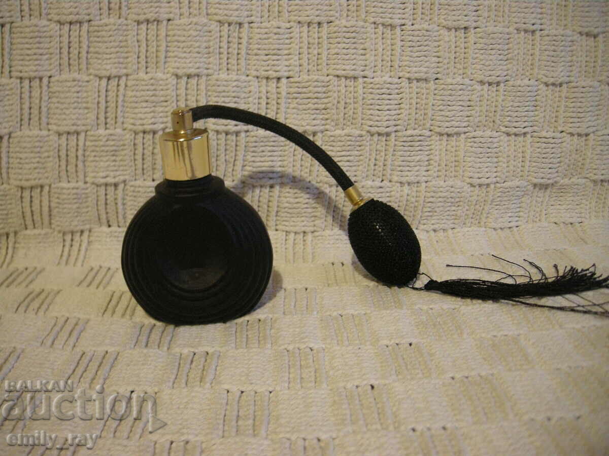 Vintage perfume bottle with price 18.00 BGN | € 9.20 Vintage perfume bottle with price 18.00 BGN | € 9.20