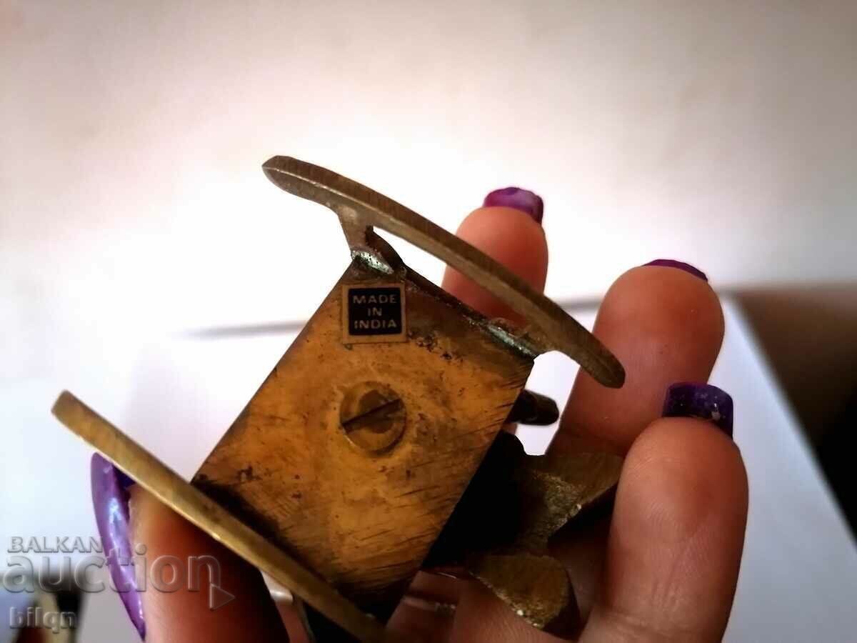 Livrarea Figurină de colecție din bronz Purcel pe balansoar