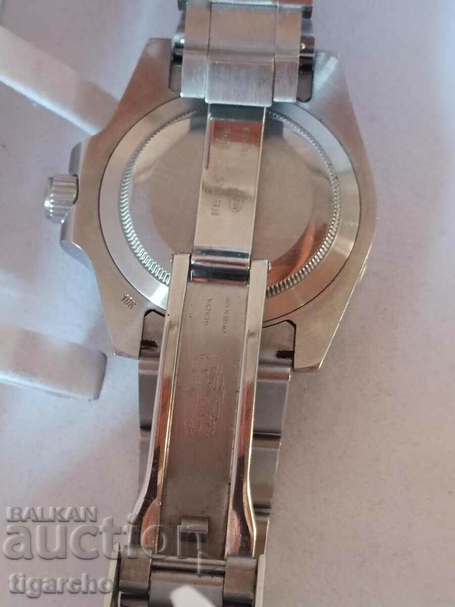 Швейцарски мъжки часовник с цена 250.00 лв. | € 127.82 Швейцарски мъжки часовник с цена 250.00 лв. | € 127.82