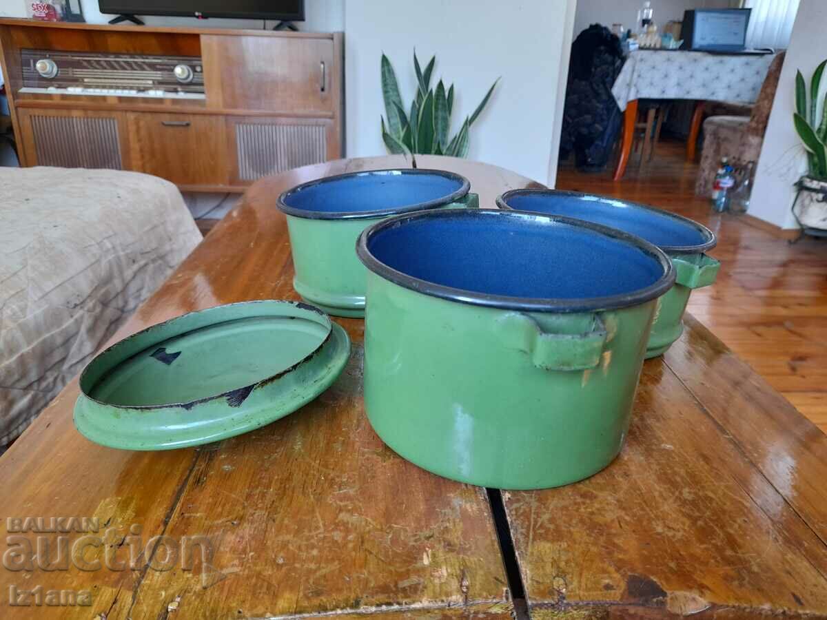 Auction Old enameled food containers Auction Old enameled food containers