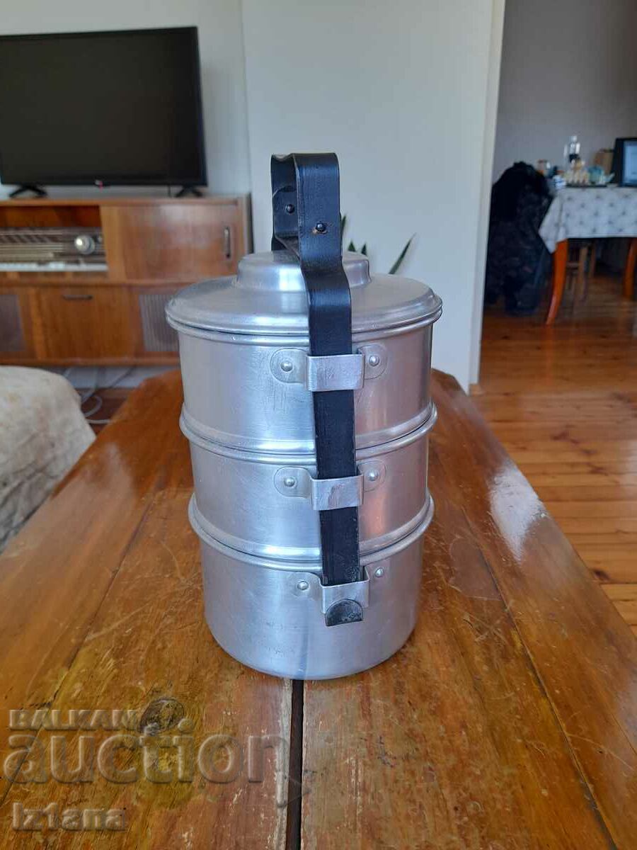 Old aluminum food containers with price 37.00 BGN | € 18.92 Old aluminum food containers with price 37.00 BGN | € 18.92