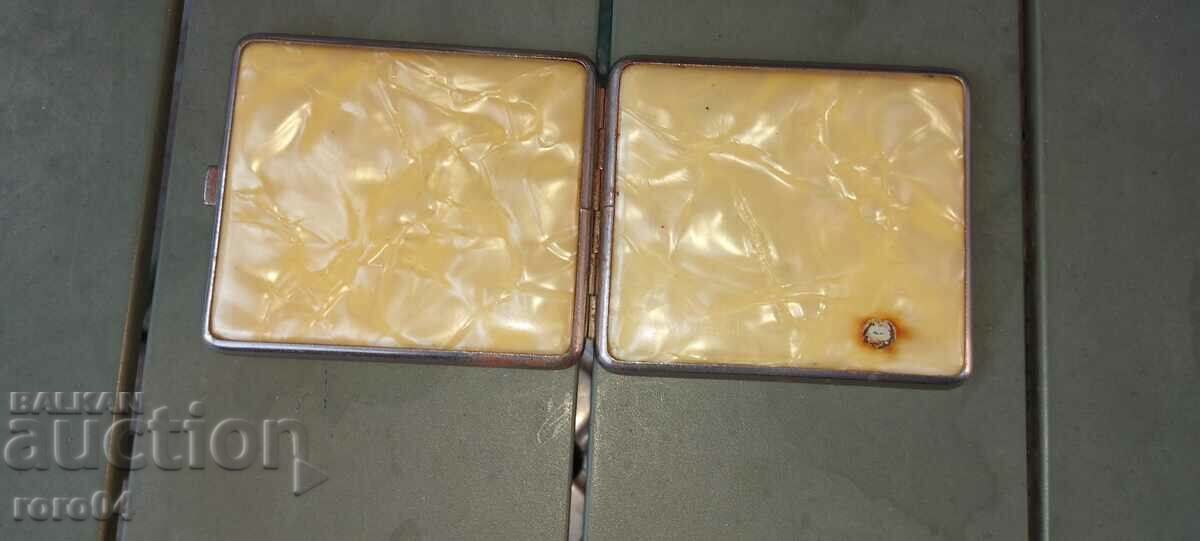 TABACKER cu preț 17.99 BGN | € 9.20 TABACKER cu preț 17.99 BGN | € 9.20