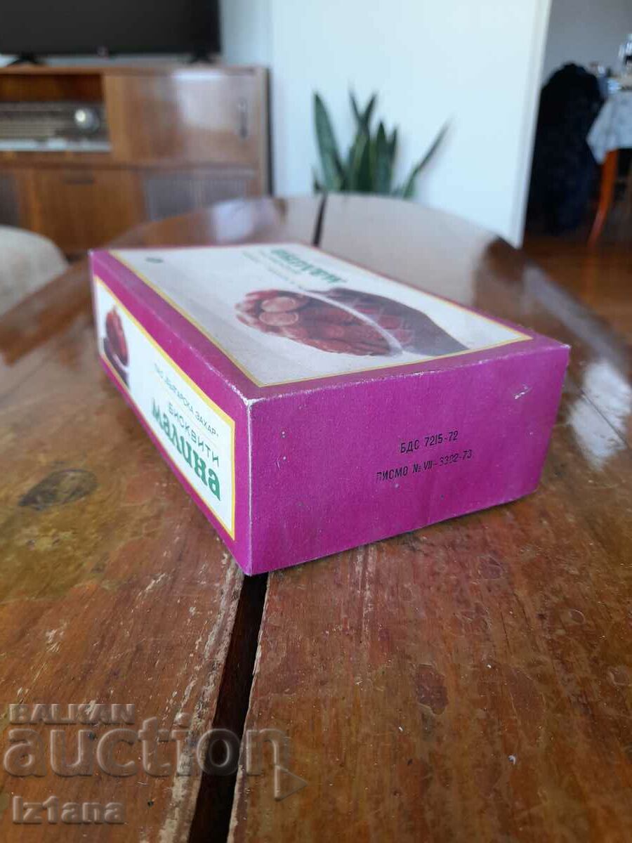 Auction An old box of Raspberry Biscuits Auction An old box of Raspberry Biscuits