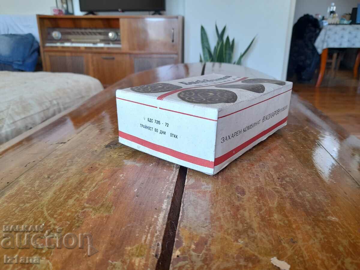 Delivery of An old box of cinnamon biscuits Delivery of An old box of cinnamon biscuits