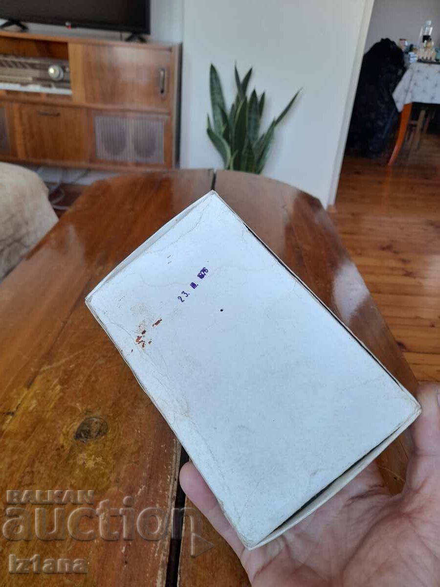 An old box of cinnamon biscuits - 5 An old box of cinnamon biscuits - 5