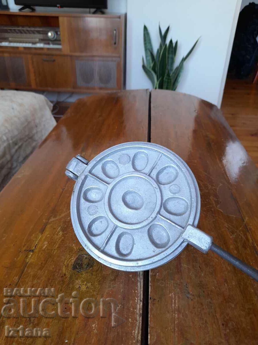 Old device for baking sweets, Nuts with price 55.00 BGN | € 28.12 Old device for baking sweets, Nuts with price 55.00 BGN | € 28.12