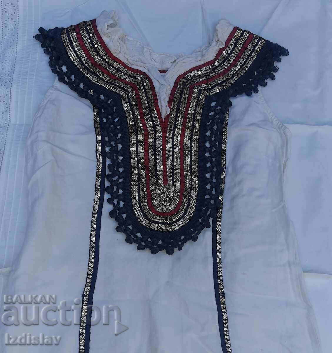 Auction Folklore garment Auction Folklore garment
