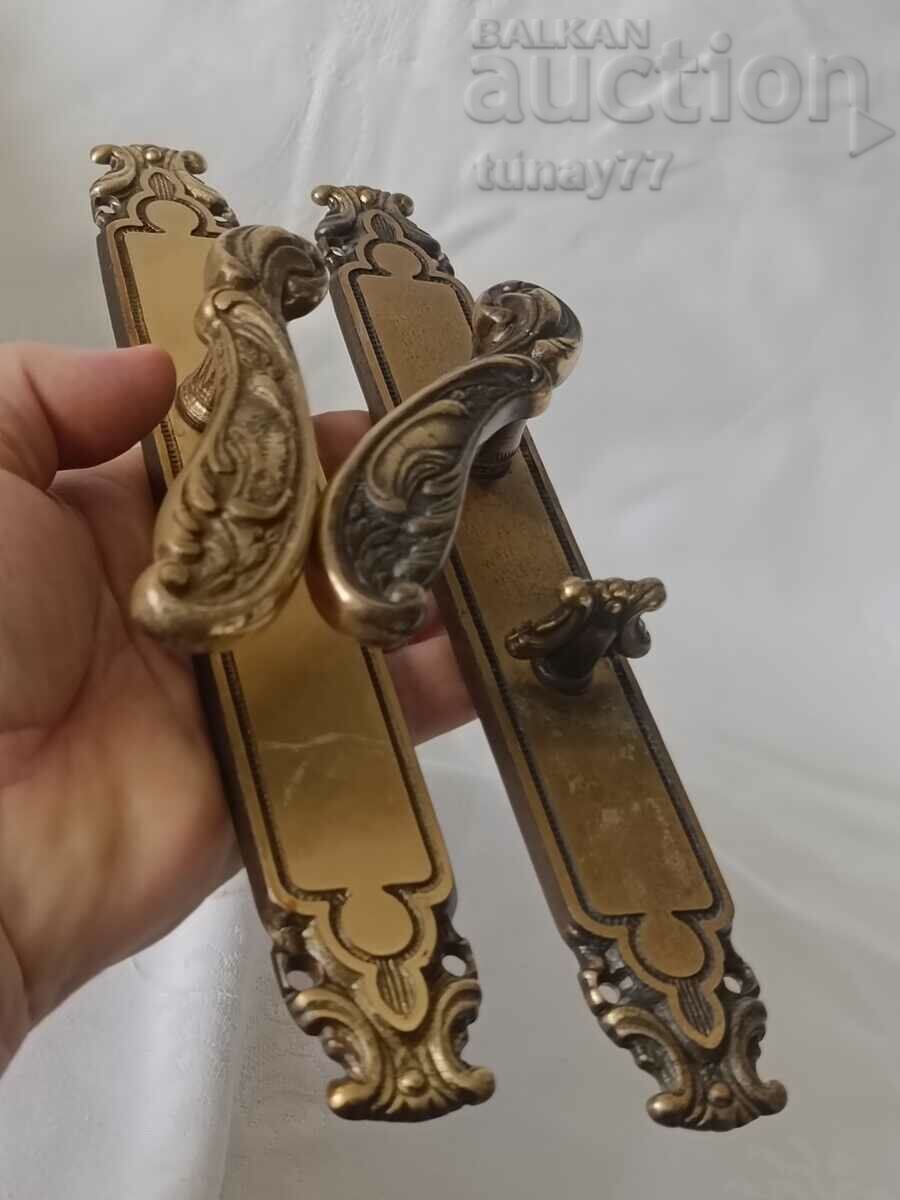 Uniquely beautiful brass door handles avoid marking