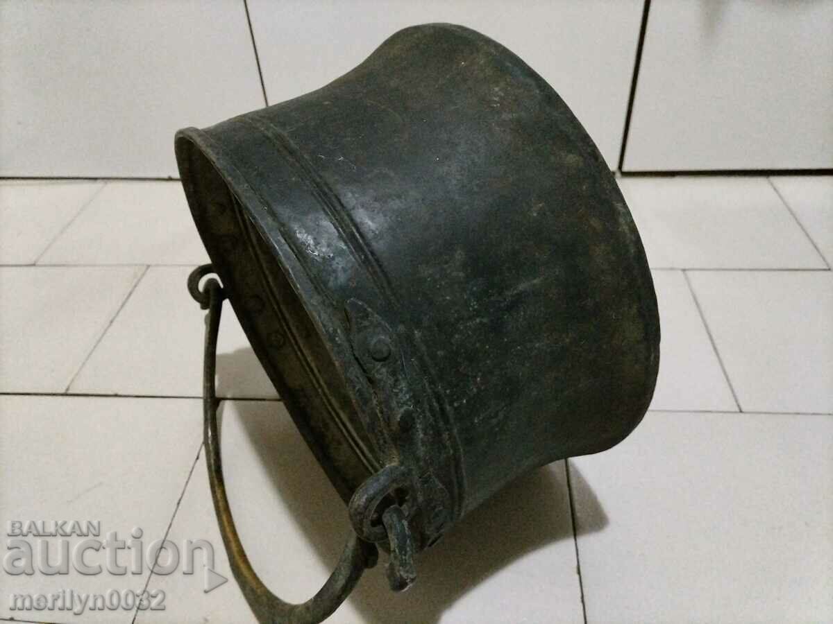 Auction Tinned coin, cauldron, copper, copper vessel Auction Tinned coin, cauldron, copper, copper vessel