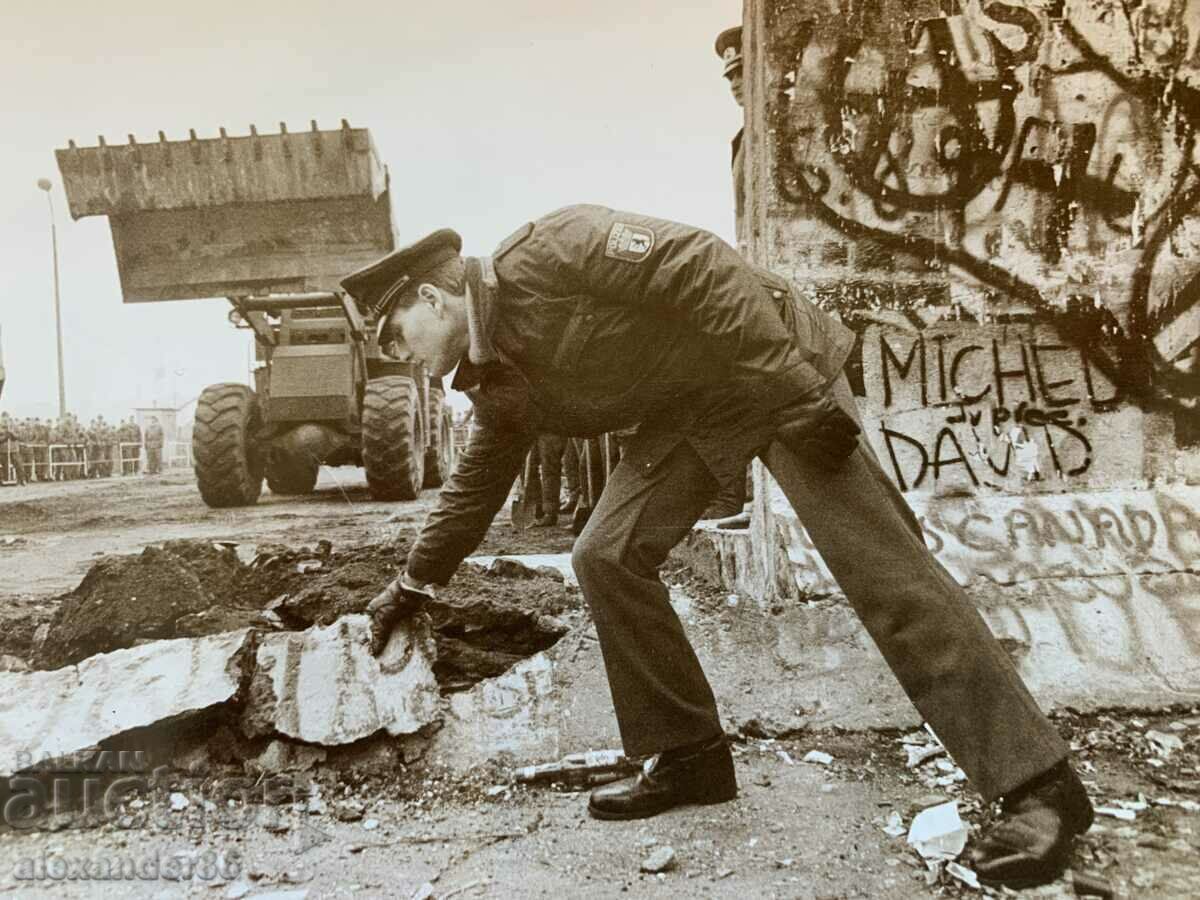 Auction Fall of the Berlin Wall 1989 Auction Fall of the Berlin Wall 1989