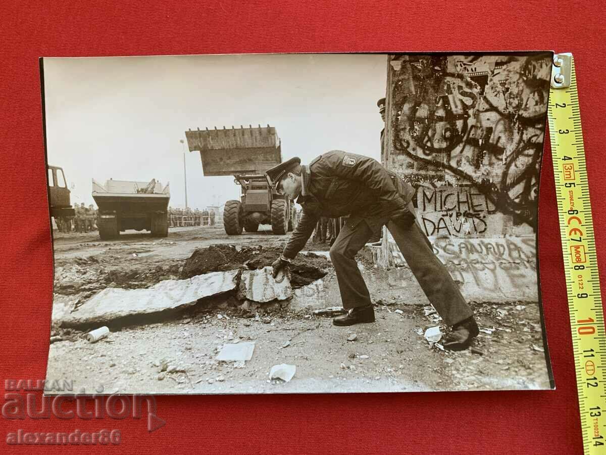 Fall of the Berlin Wall 1989 - 5 Fall of the Berlin Wall 1989 - 5
