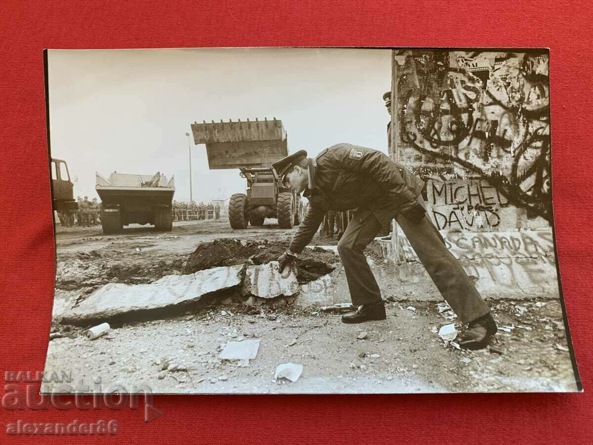 Căderea Zidului Berlinului în 1989