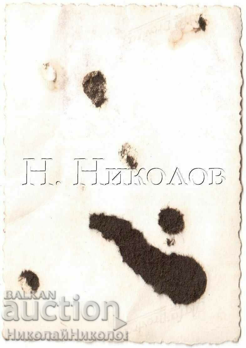 МАЛКА СТАРА СНИМКА МЛАДА ЖЕНА С НАРОДНА НОСИЯ + СЪПРУГ Г965 с цена € 1.50 | 2.93 лв.