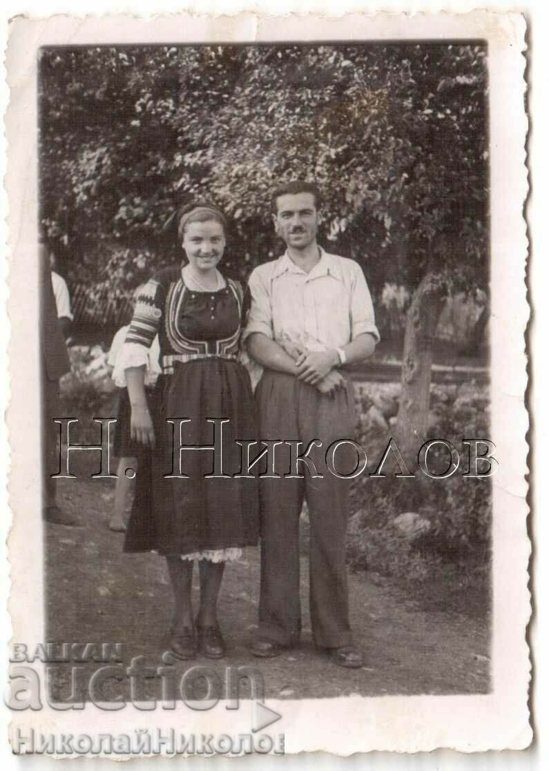SMALL OLD PHOTO YOUNG WOMAN IN FOLK COSTUME + HUSBAND G965 SMALL OLD PHOTO YOUNG WOMAN IN FOLK COSTUME + HUSBAND G965