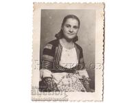 SMALL OLD PHOTO YOUNG WOMAN IN FOLK COSTUME G967