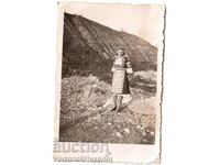 1945 MICĂ FOTO BĂTRĂ TANĂ FEMEIE ÎN COSTUME POPULAR G968