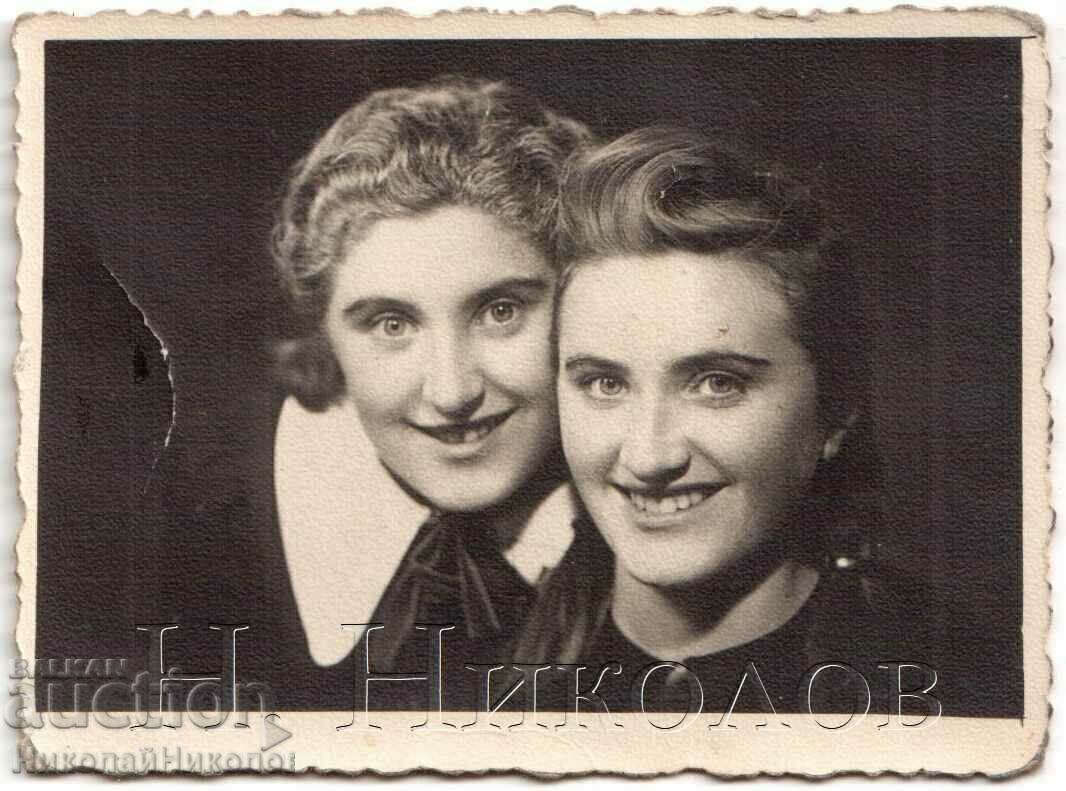 1941 ΜΙΚΡΗ ΠΑΛΙΑ ΦΩΤΟΓΡΑΦΙΑ ΟΜΟΡΦΗ ΜΑΘΗΡΙΚΑ ΤΟΥ KYUSTENDIL G975 1941 ΜΙΚΡΗ ΠΑΛΙΑ ΦΩΤΟΓΡΑΦΙΑ ΟΜΟΡΦΗ ΜΑΘΗΡΙΚΑ ΤΟΥ KYUSTENDIL G975