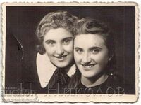 1941 LITTLE OLD PHOTO BEAUTIFUL SCHOOLGIRL BY KYUSTENDIL G975