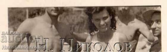 ΜΙΚΡΗ ΠΑΛΙΑ ΕΙΚΟΝΑ ΣΤΟ ΜΠΑΝΣΚΙ ΔΙΠΛΑ ΤΟΥ ΠΟΤΑΜΟΥ G976 με τιμή € 2.00 | 3.91 BGN