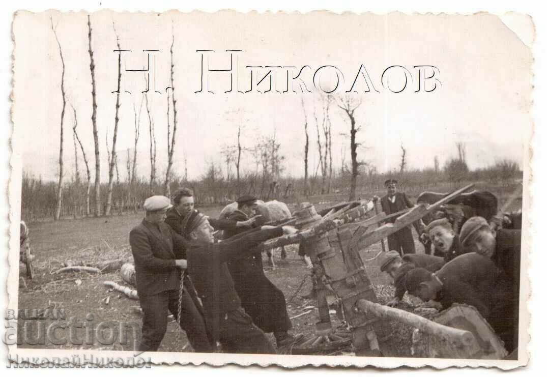 МАЛКА СТАРА СНИМКА КОГАТО СЕ ОБЪРНЕ КАРУЦАТА... Г979 МАЛКА СТАРА СНИМКА КОГАТО СЕ ОБЪРНЕ КАРУЦАТА... Г979