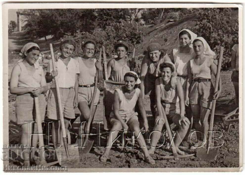 FOTO MICI VECHI TINERI BRIGADIERI G981 FOTO MICI VECHI TINERI BRIGADIERI G981