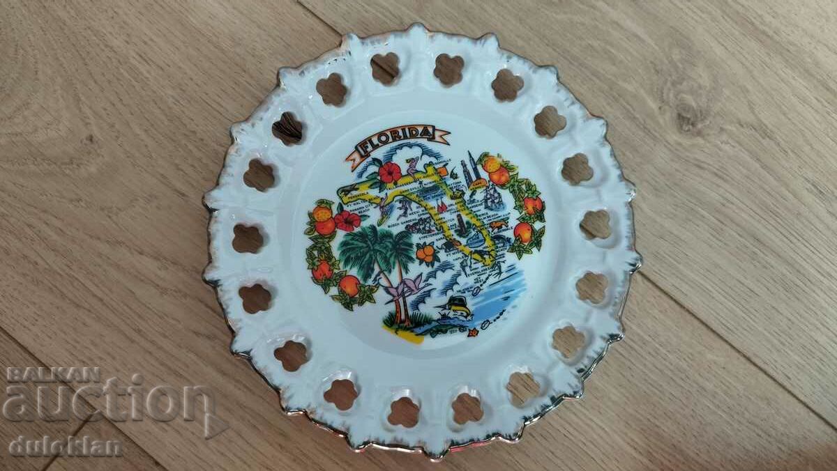 Beautiful decorative plate from Florida USA.