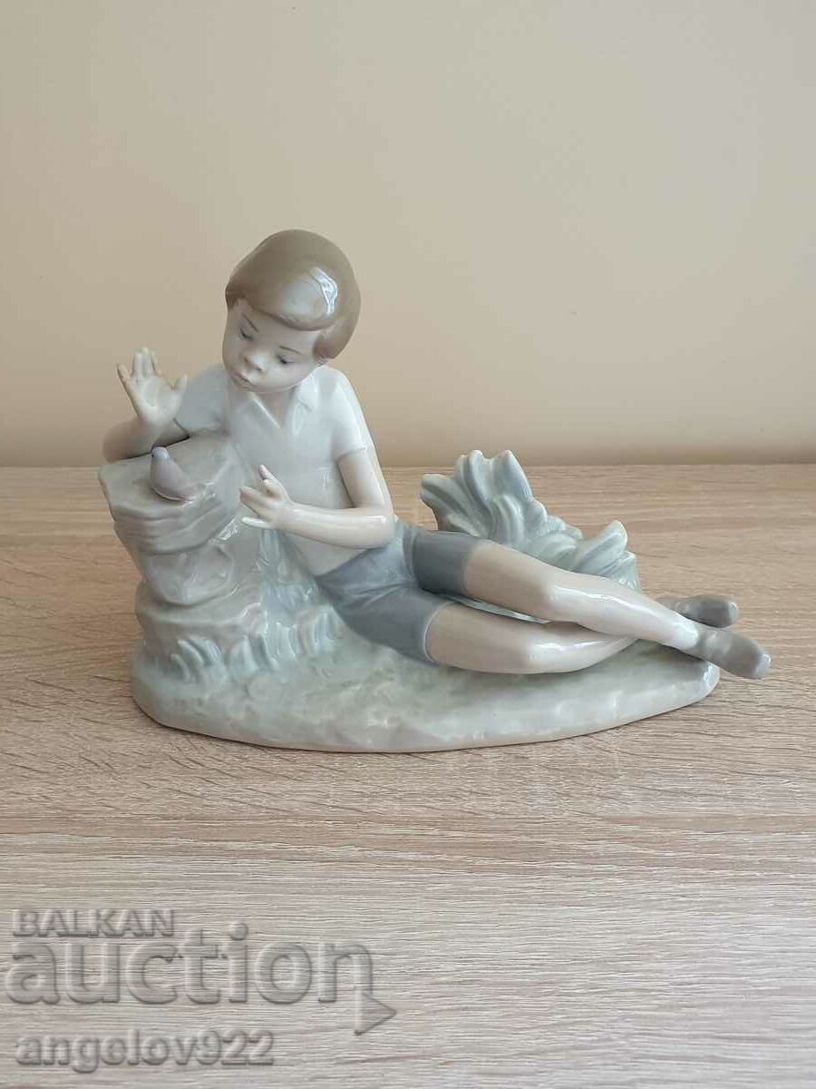 Ισπανικό αγαλματίδιο από πορσελάνη LLADRO