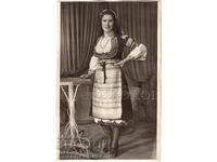 1943 FOTO VECHE TANĂ FRUMOASĂ ÎN COSTUME POPULAR G988