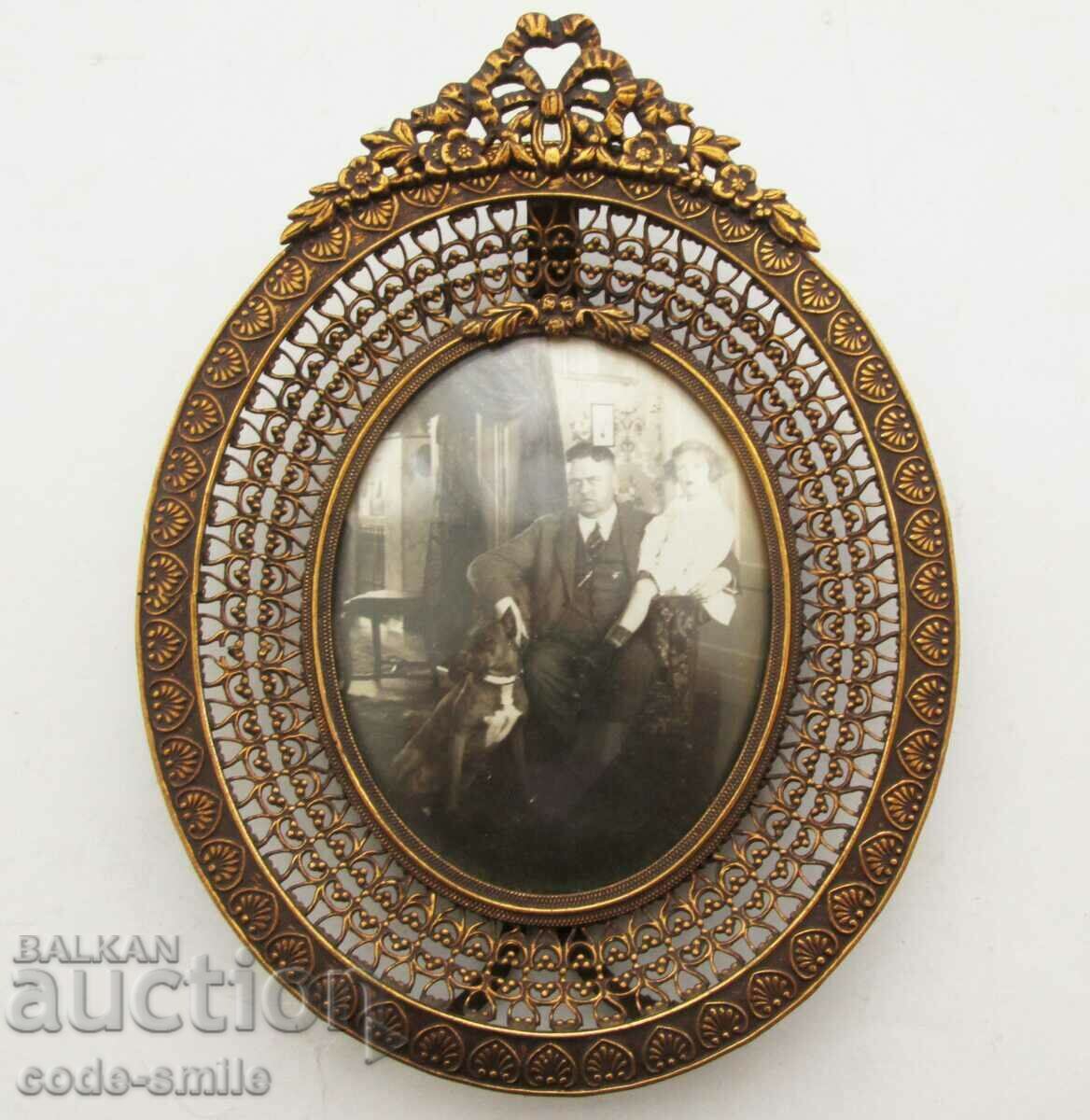 Rama foto frumoasa ajurata veche din bronz antic - 7 Rama foto frumoasa ajurata veche din bronz antic - 7