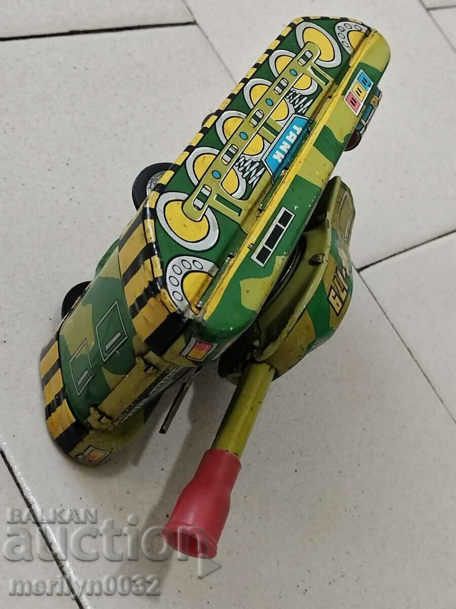 Auction  Old sheet metal toy fighting machine tank 70s China