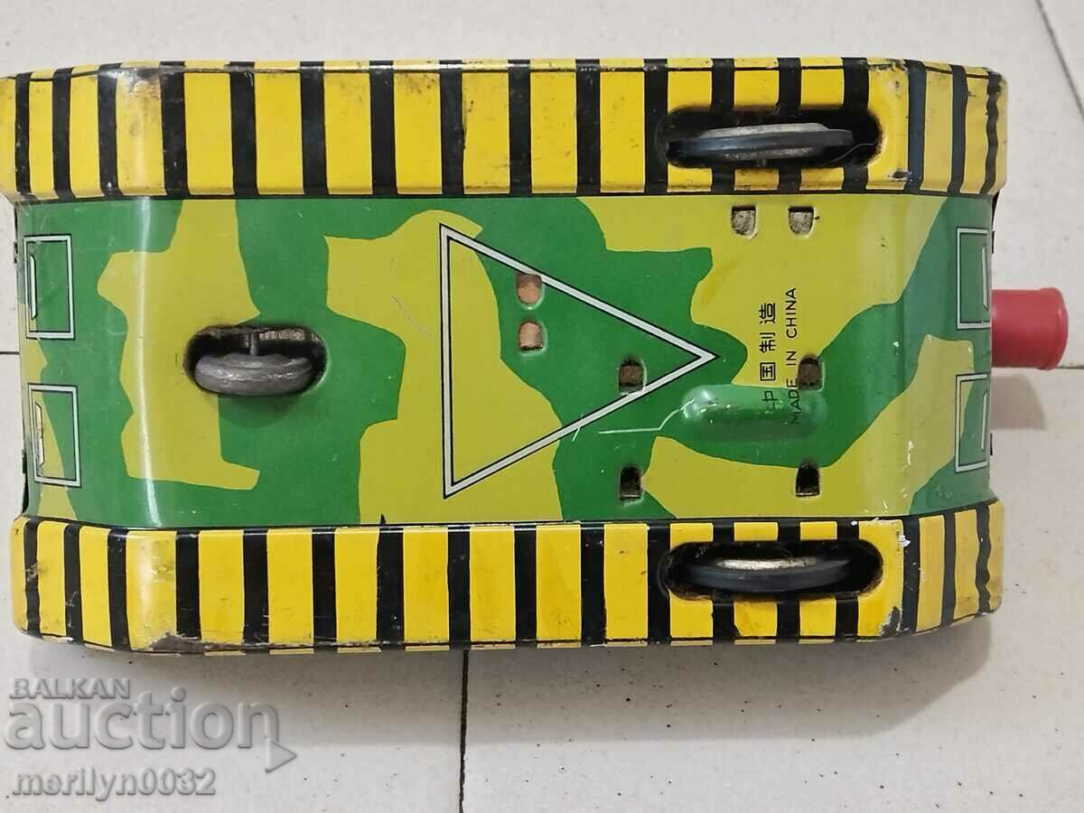 Old sheet metal toy fighting machine tank 70s China - 5