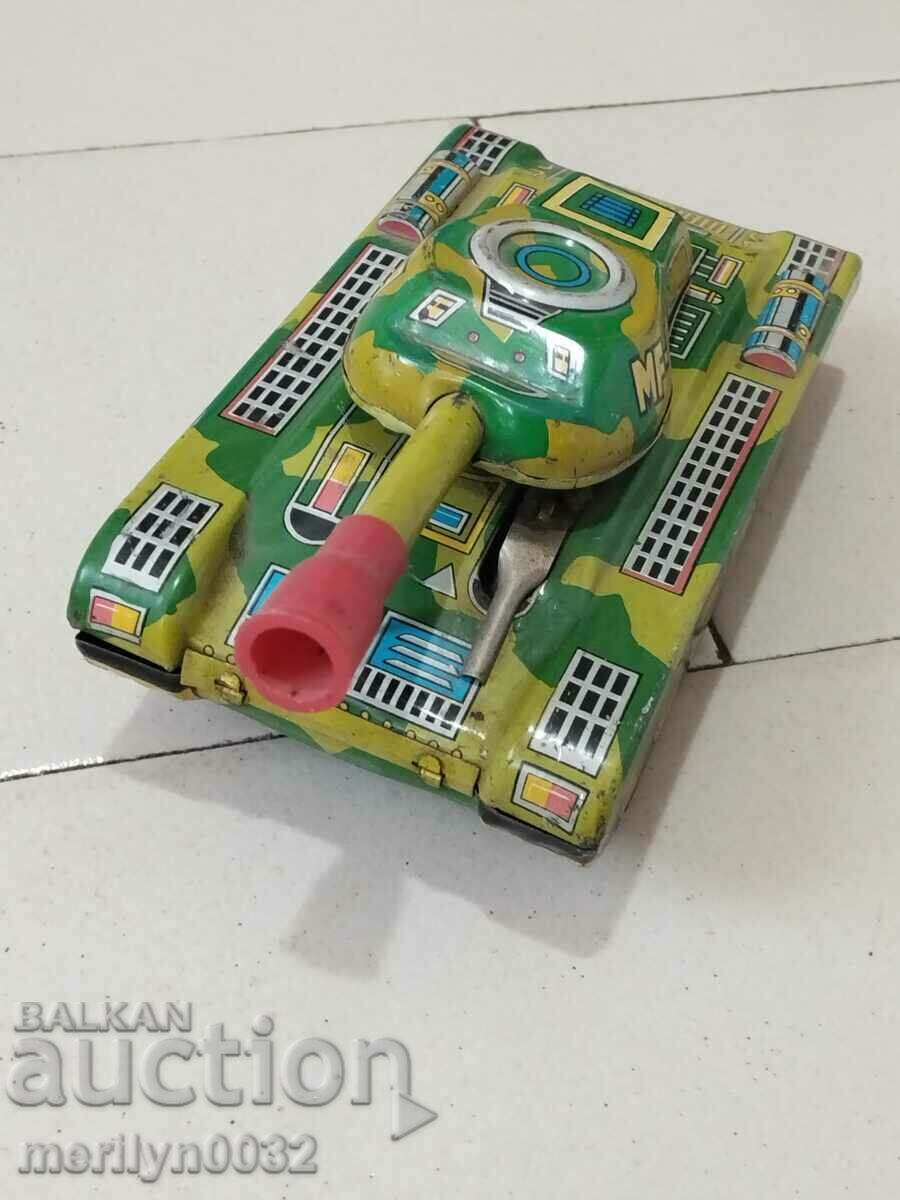 Old sheet metal toy fighting machine tank 70s China