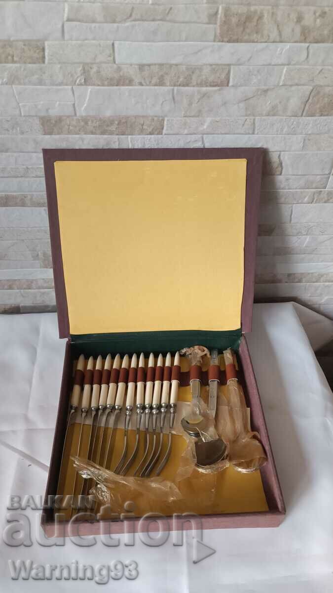 Brand new cutlery in a box - 24 pieces - NS