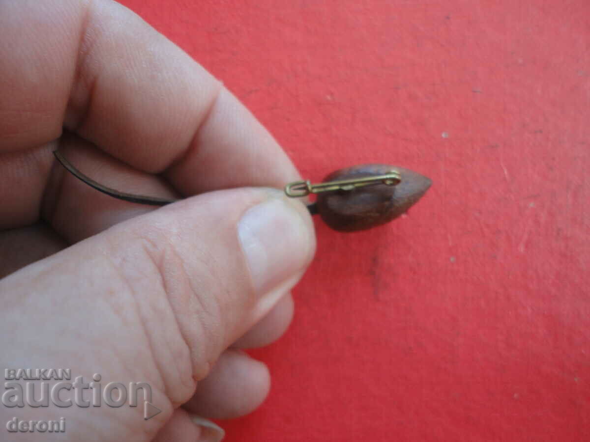 Auction Antique wooden michelle brooch Auction Antique wooden michelle brooch